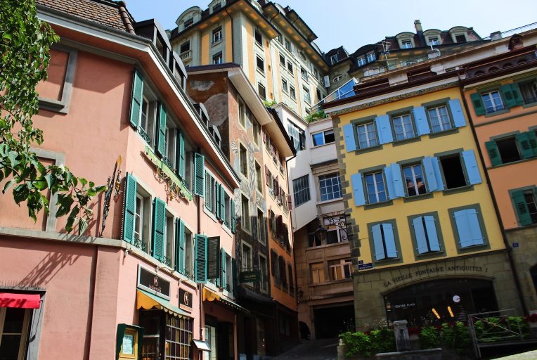 Private guided tour : Lausanne off the beaten path